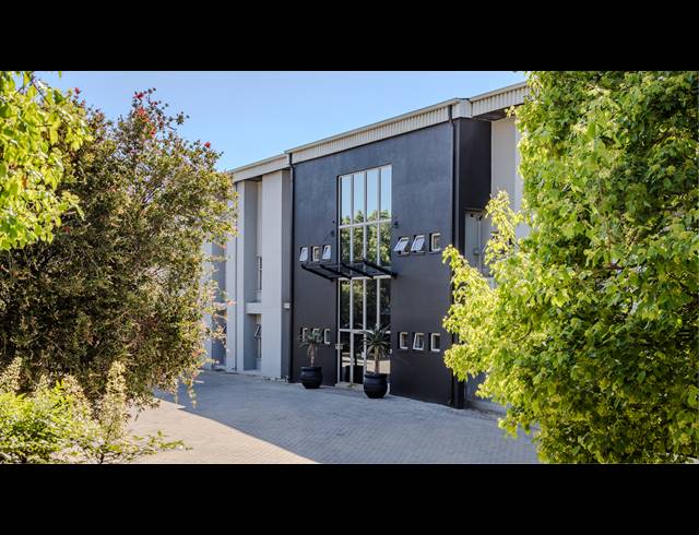 193M² OFFICE TO LET IN KYALAMI